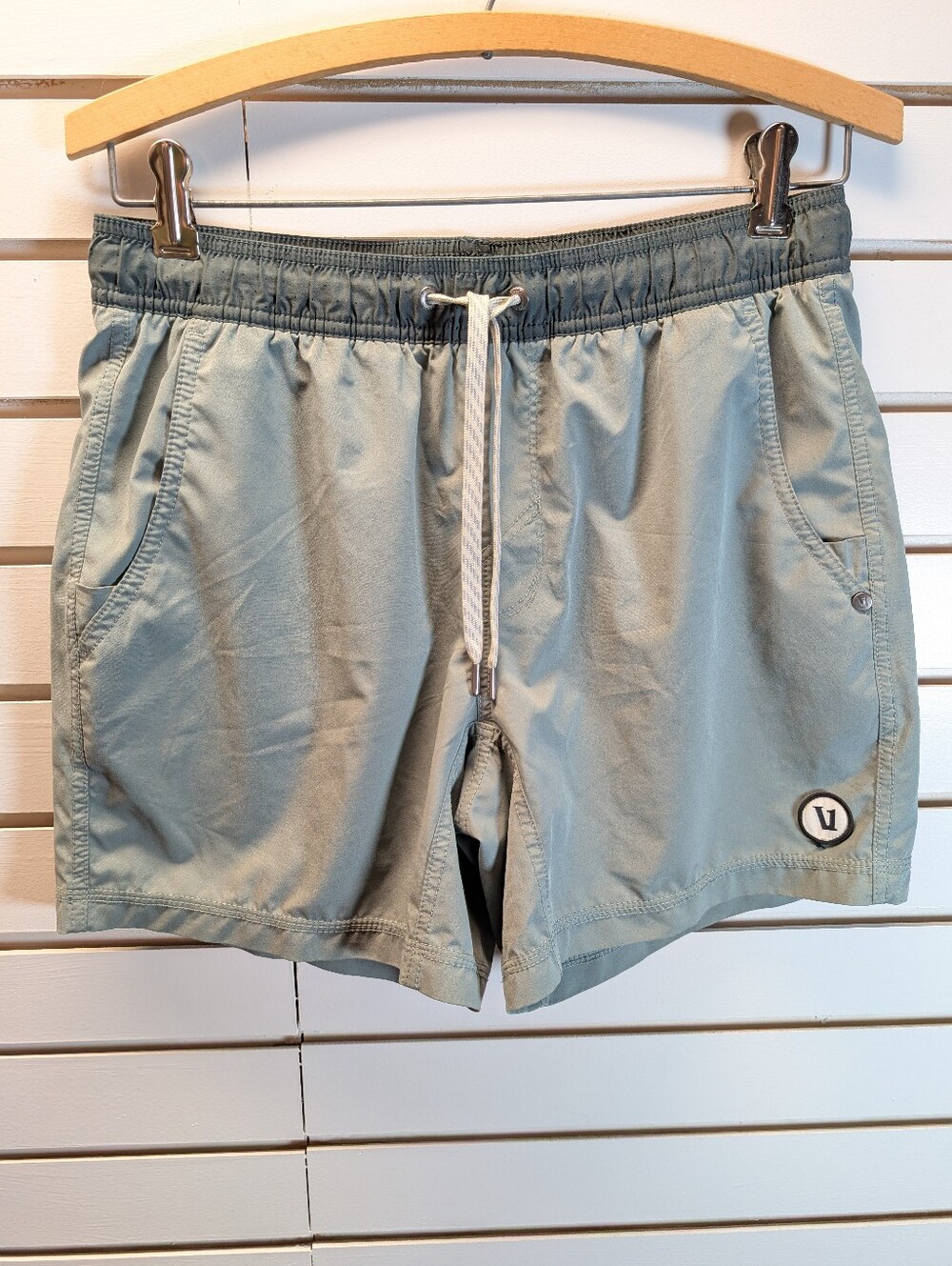 Vuori Kore Lined Athletic Shorts 5” Inseam Mens Size S Green/Black Performance - Picture 2 of 11